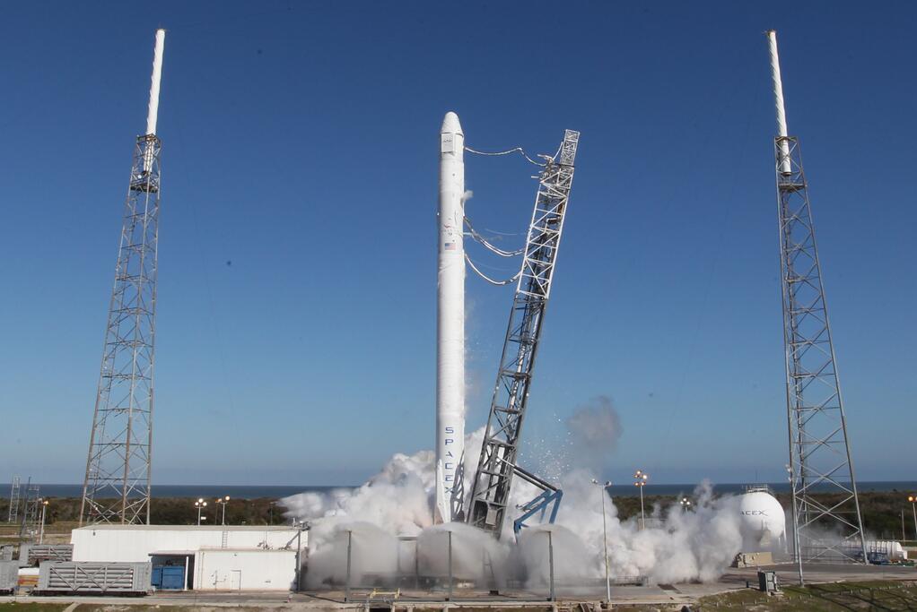 SpaceX Test-Fires Falcon 9 Rocket Engines Ahead of Sunday Launch